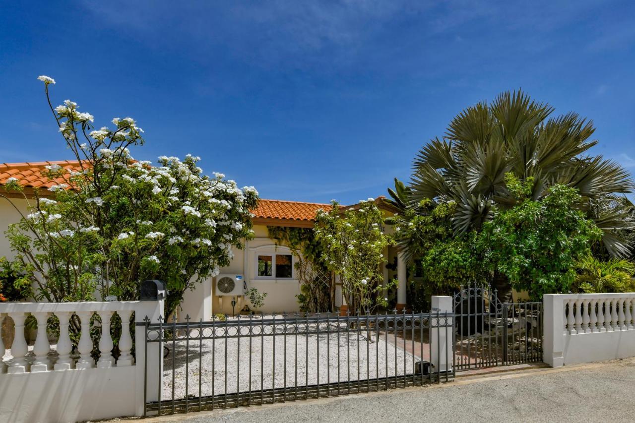 Villa Swiss Paradise With Private Pool Palm Beach Eksteriør billede