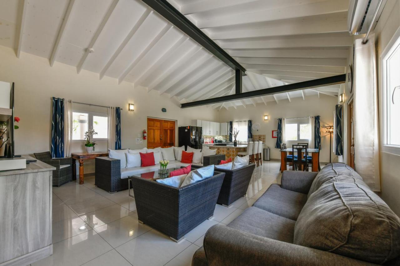 Villa Swiss Paradise With Private Pool Palm Beach Eksteriør billede