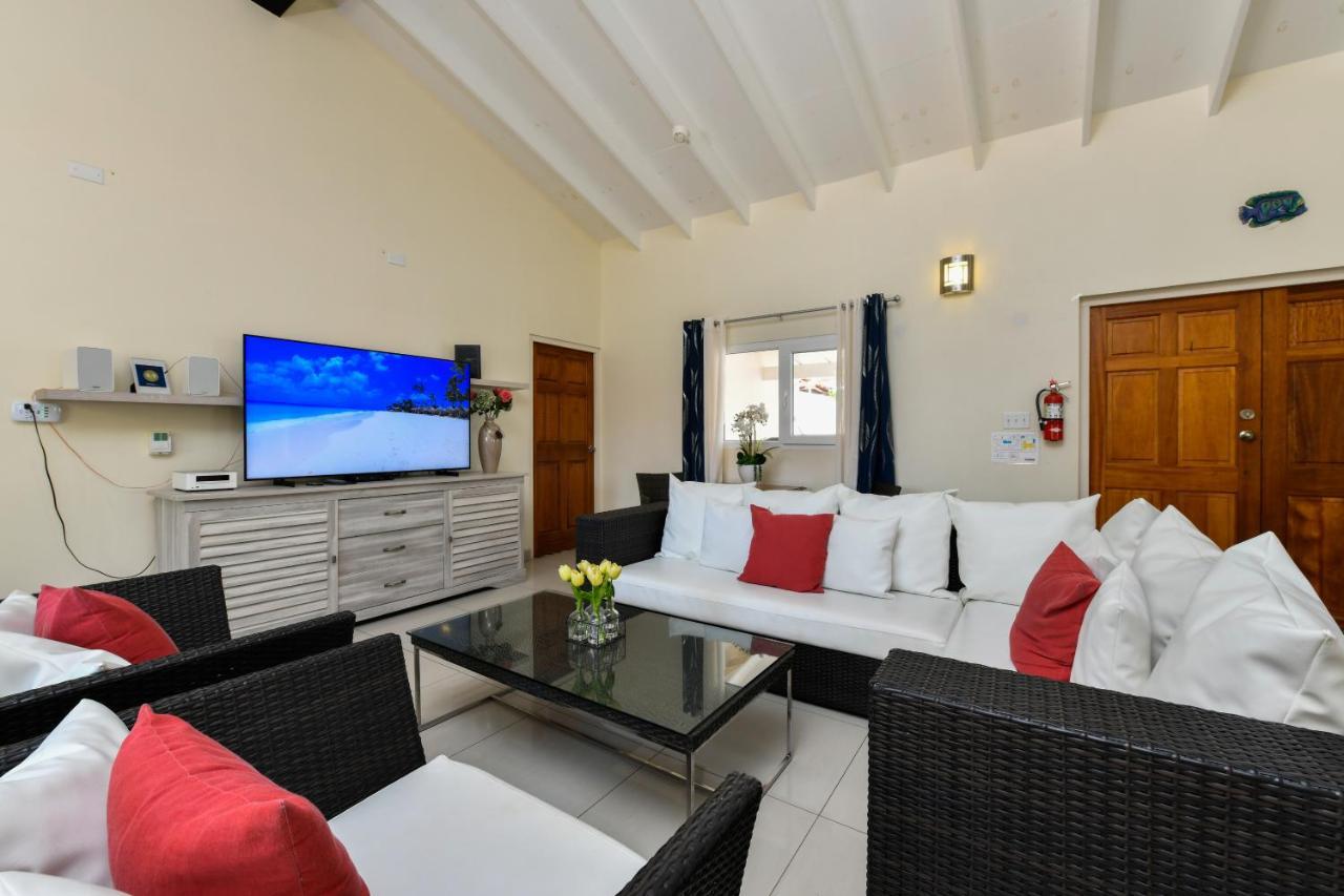 Villa Swiss Paradise With Private Pool Palm Beach Eksteriør billede